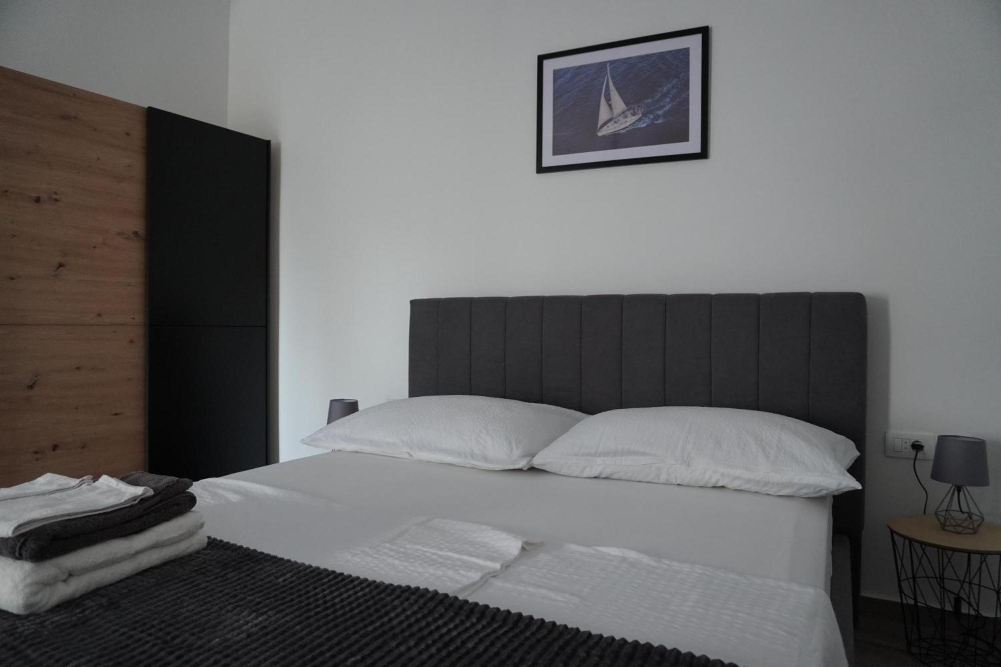 Fjaka Apartments & Rooms Šibenik Extérieur photo
